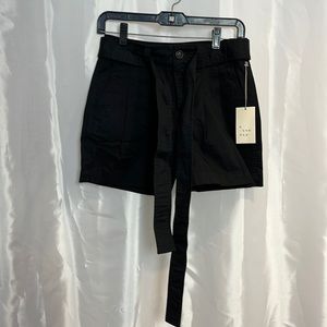 Women’s fashion shorts with pockets and belt. 1925